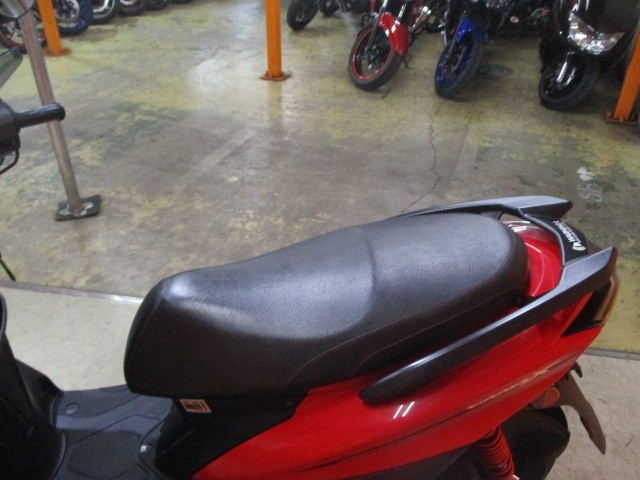 シートもこの通り破れもなければへたりもありません！！タンデムも楽々のシグナス！！